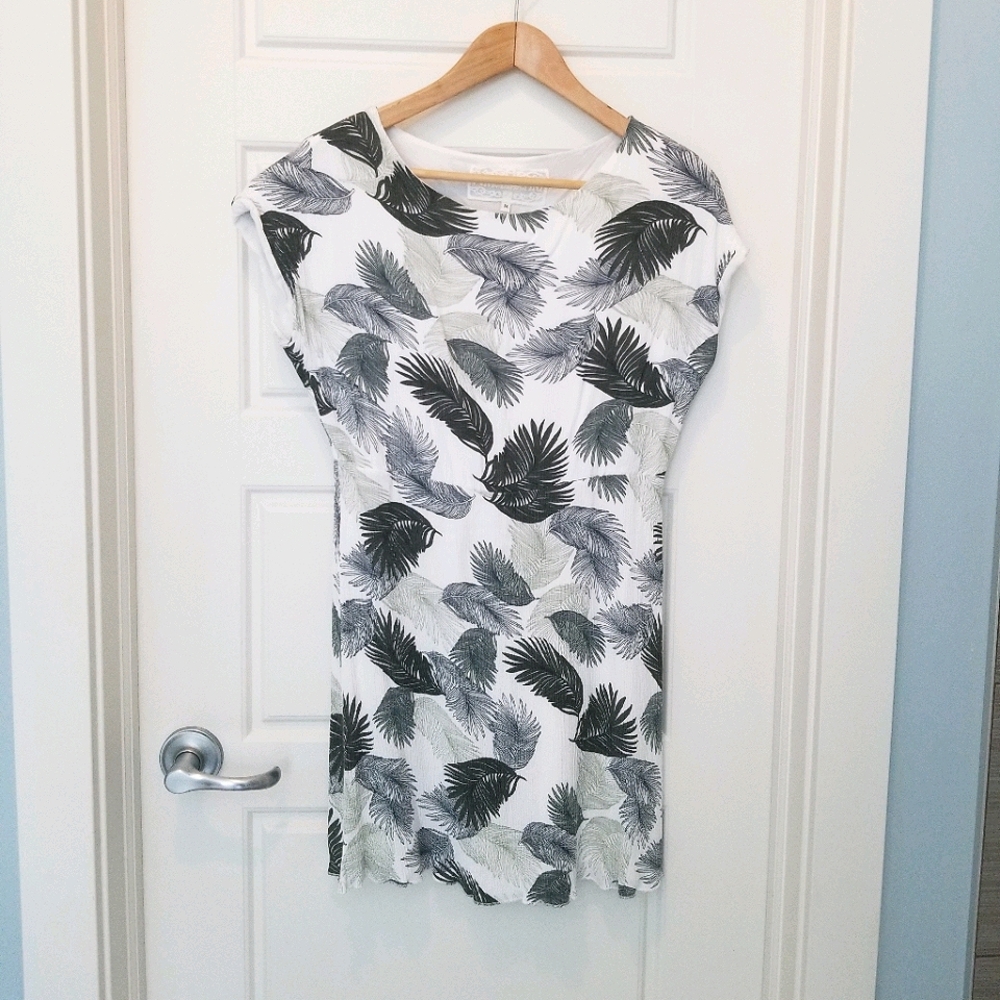 Beautiful lined sheath dress grey & green feather design by Pink Martini…